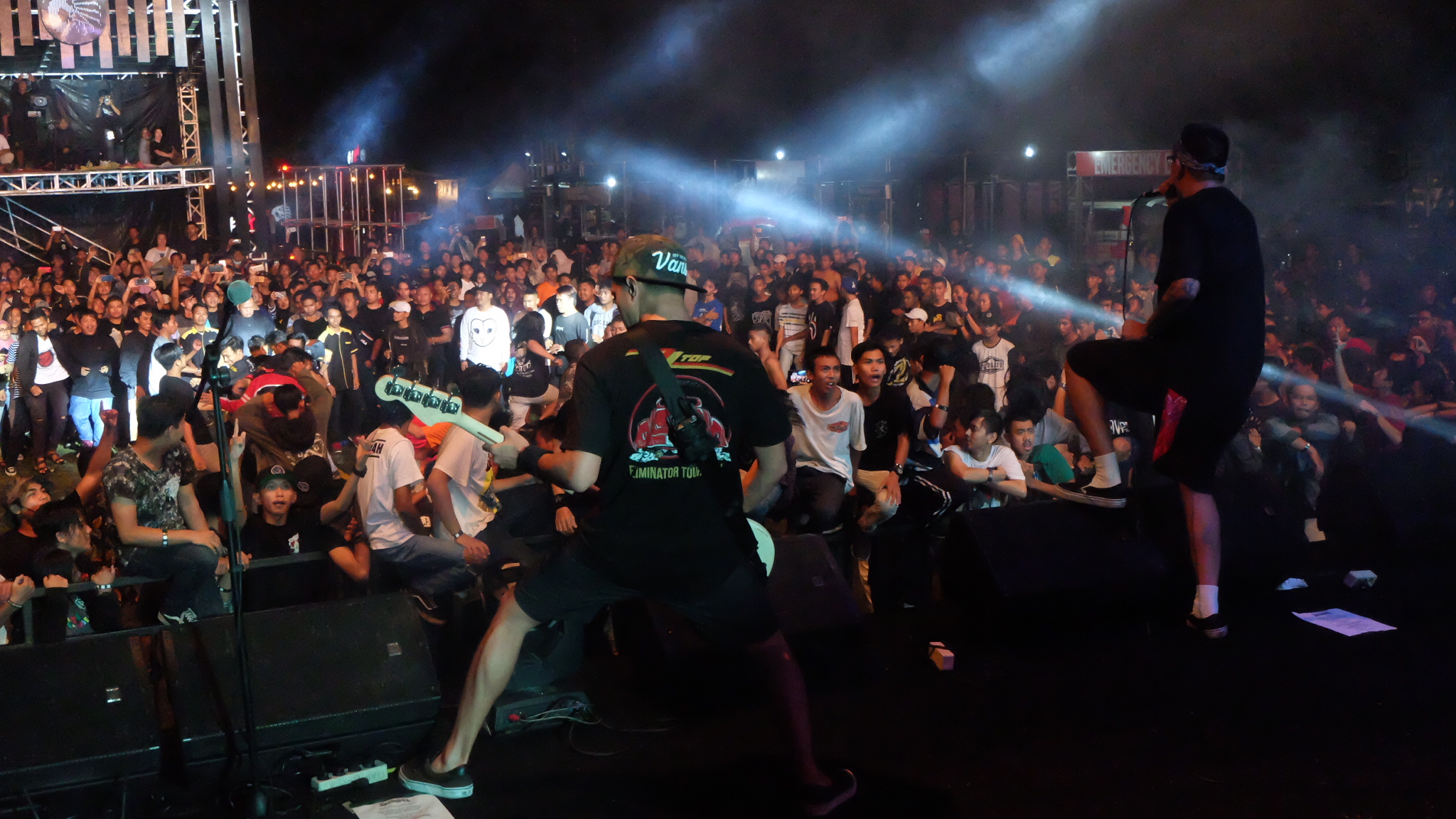 Seringai dan Kelompok Penerbang Roket di Seven Dream City